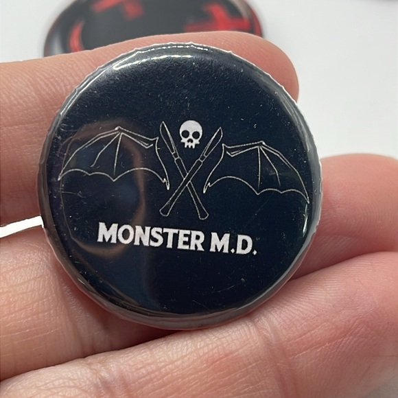 MUST BUNDLE 
Fun Button Pin‎ Set - Picture 4 of 9